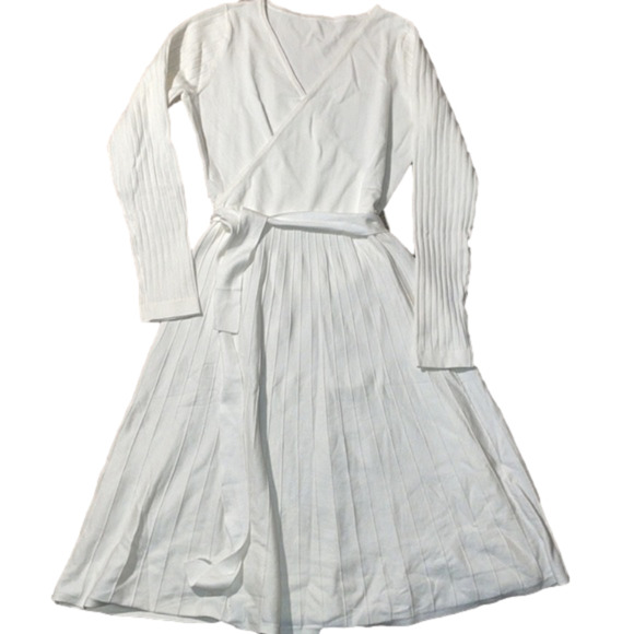 WOMEN’S white knit wrap dress with pleats M NWOT - Picture 6 of 10